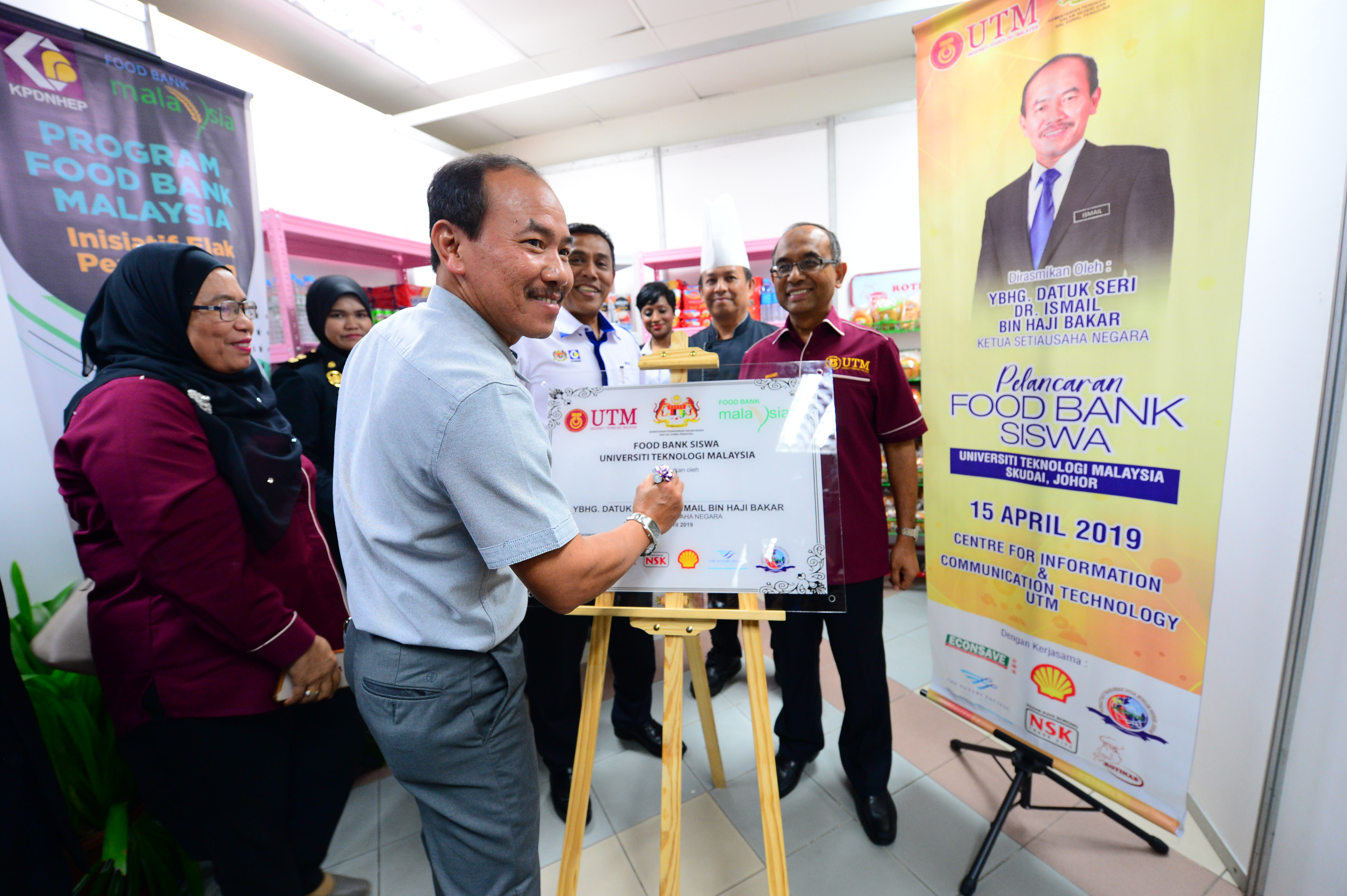 Read more about the article Universiti Teknologi Malaysia Skudai (UTM) Food Bank Siswa Program Launching