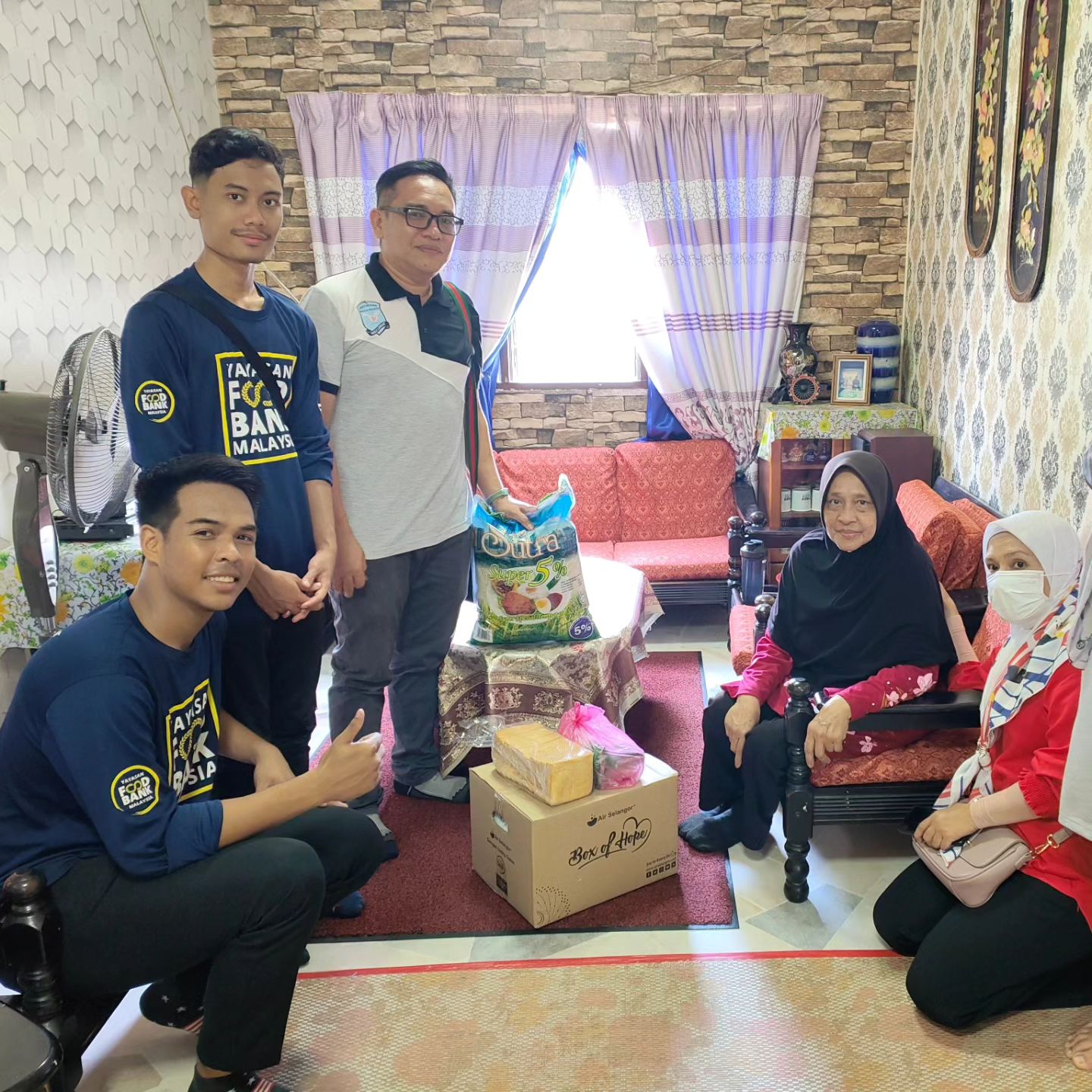 Box of Hope Sesama Mara oleh Air Selangor di Batu 14, Hulu Langat, Selangor