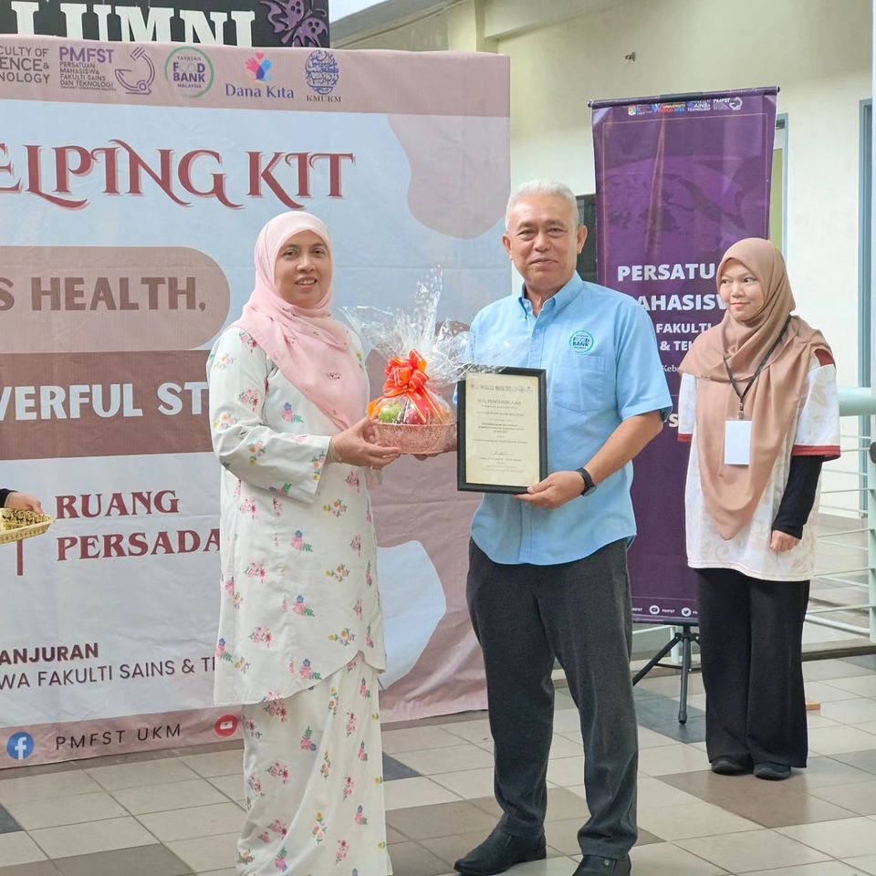 Program Siswi Helping Kit anjuran Persatuan Mahasiswa Fakulti Sains dan Teknologi (PMFST) Universiti Kebangsaan Malaysia
