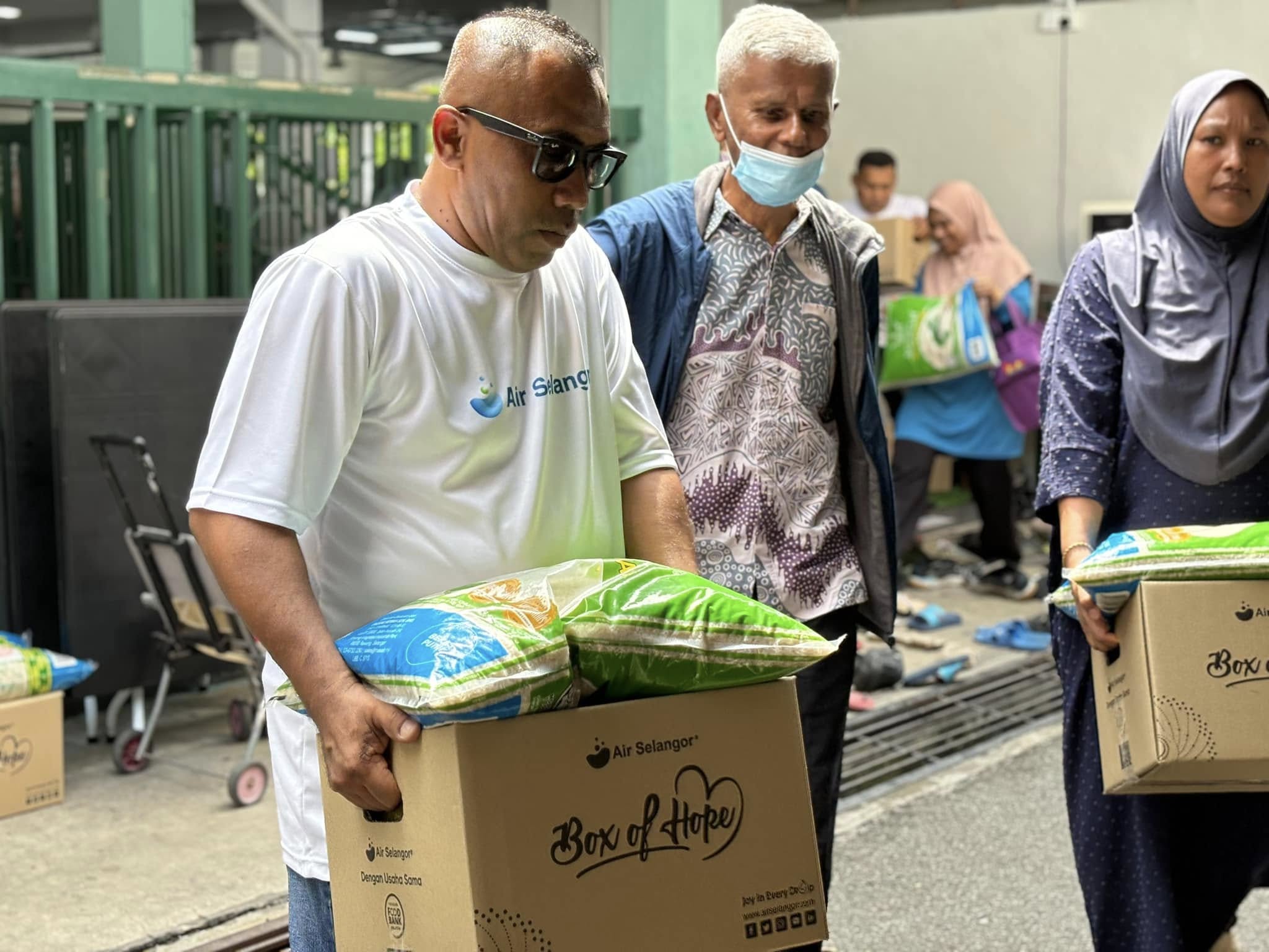 Read more about the article SESAMA MARA BOX OF HOPE AIR SELANGOR, VILLAGE GROCER & YAYASAN FOOD BANK MALAYSIA