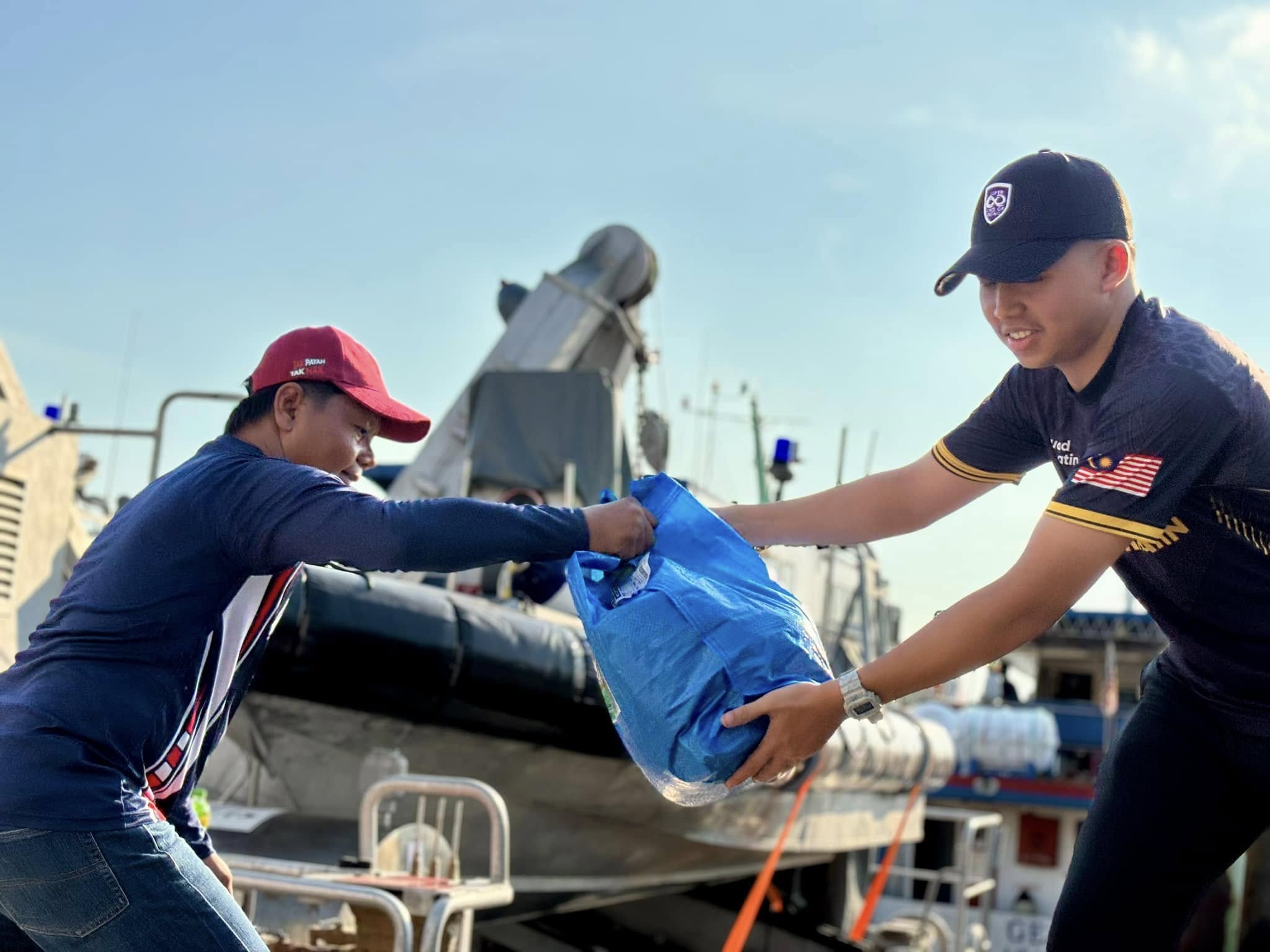 Read more about the article BANTUAN TENGKUJUH SUSUR PULAU YFBM 2024 BERSAMA YAYASAN TAQWA – MAIWP DI PULAU PEMANGGIL, PULAU AUR DAN PULAU TINGGI, JOHOR