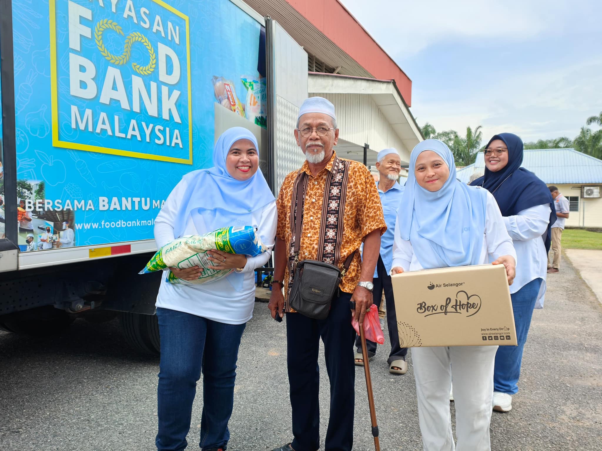 Read more about the article SESAMA MARA BOX OF HOPE AIR SELANGOR, VILLAGE GROCER & YAYASAN FOOD BANK MALAYSIA