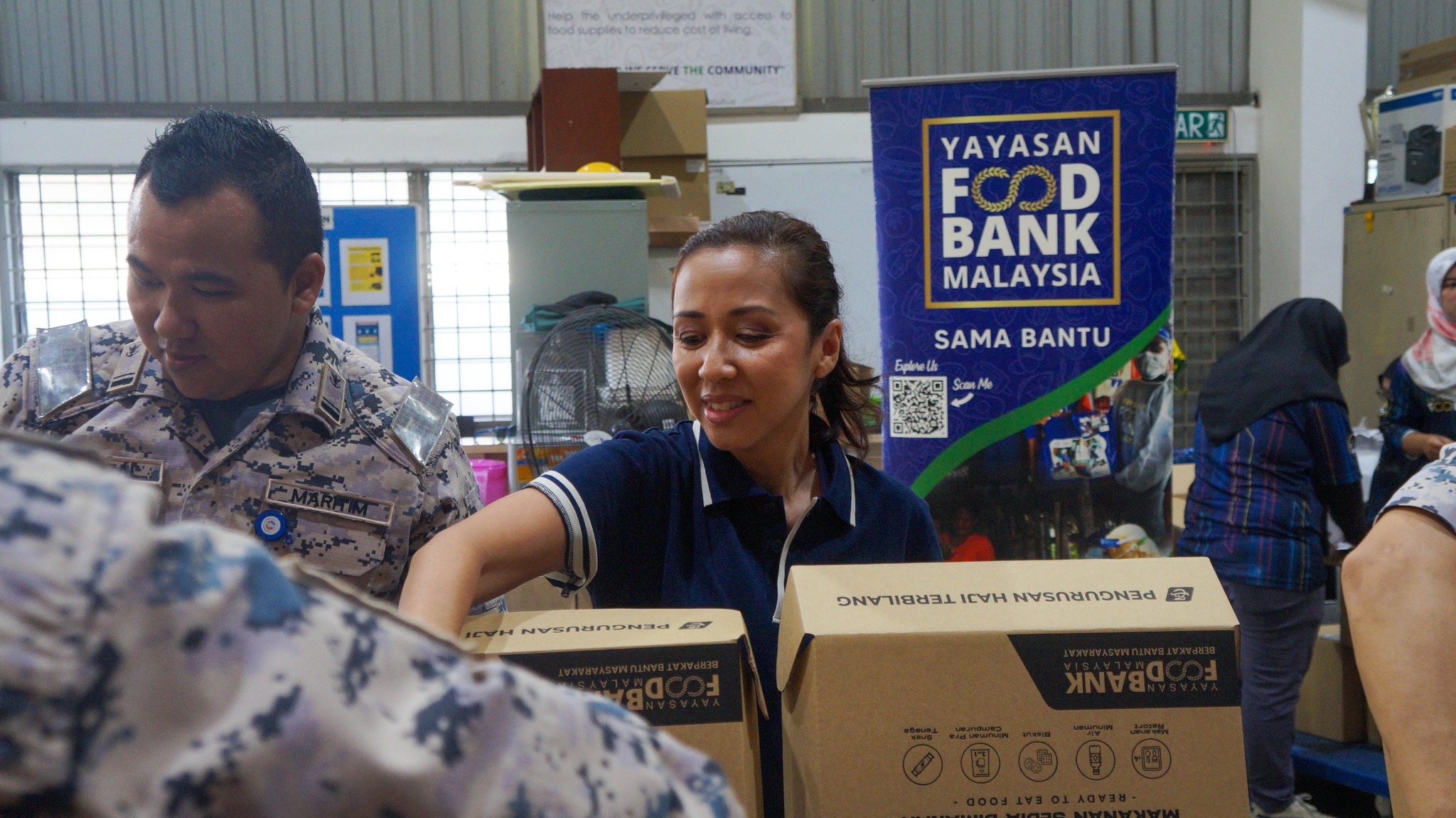 Read more about the article SESI PEMBUNGKUSAN READY TO EAT FOOD (RTEF) DAN SESI SERAHAN RINGKAS SUMBANGAN PENAJA-PENAJA PROGRAM BANTUAN KECEMASAN BANJIR KEPADA YAYASAN FOOD BANK MALAYSIA