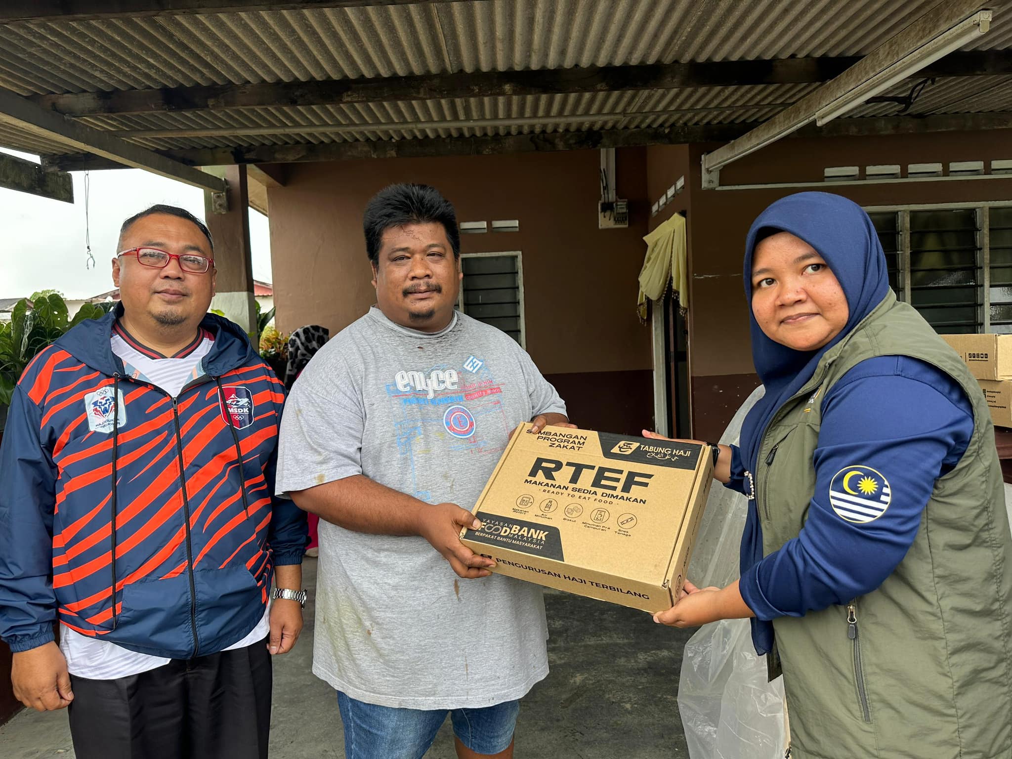 Read more about the article MISI BANTUAN KEMANUSIAAN BANJIR JOHOR 2025 SUMBANGAN CSR ZAKAT TABUNG HAJI