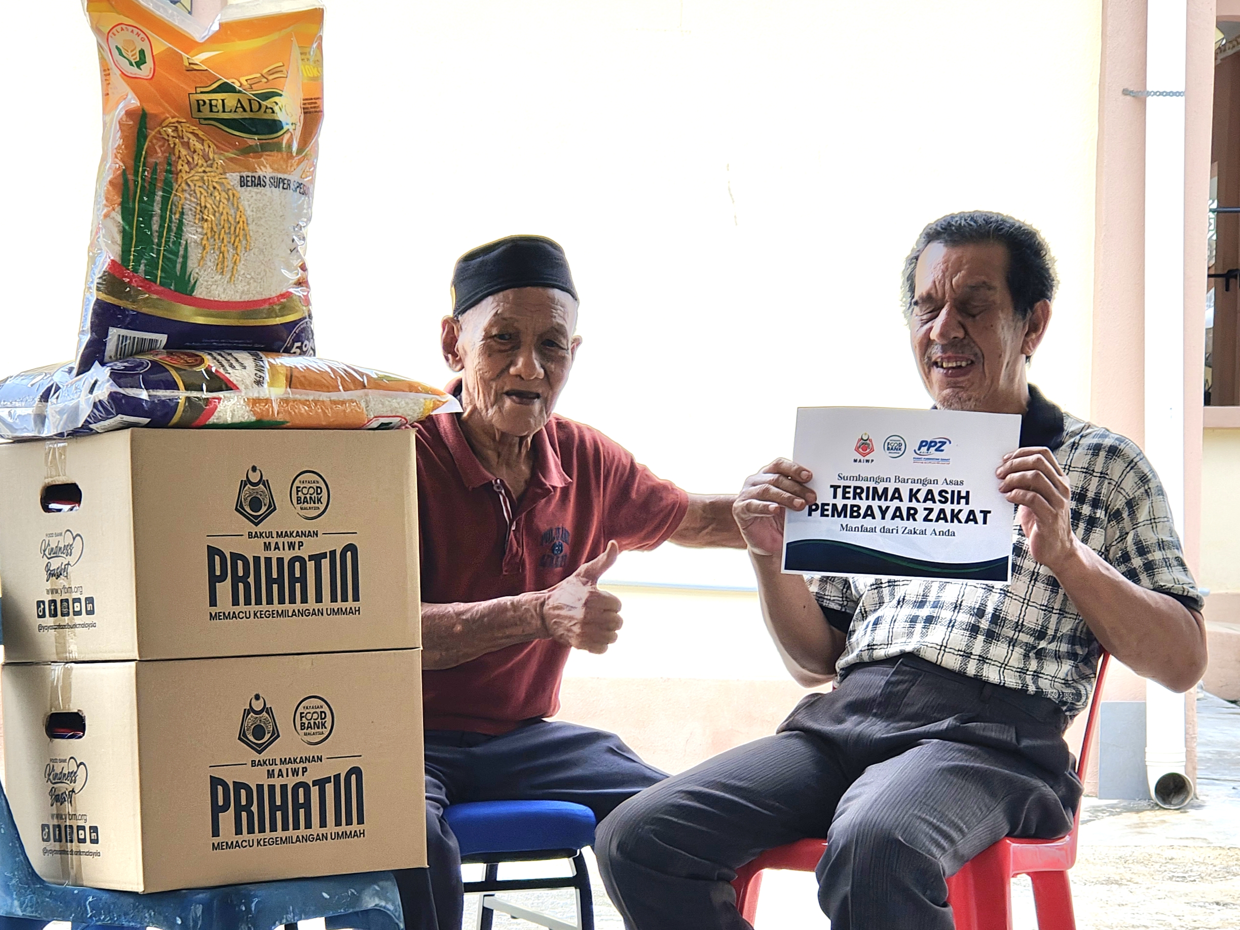 Read more about the article 200 PENDUDUK DI PPR LAKSAMANA DAN PPR PERKASA MENERIMA BANTUAN ‘ONE OFF’ DI BAWAH INISIATIF MAIWP PRIHATIN KOMUNITI SEJAHTERA