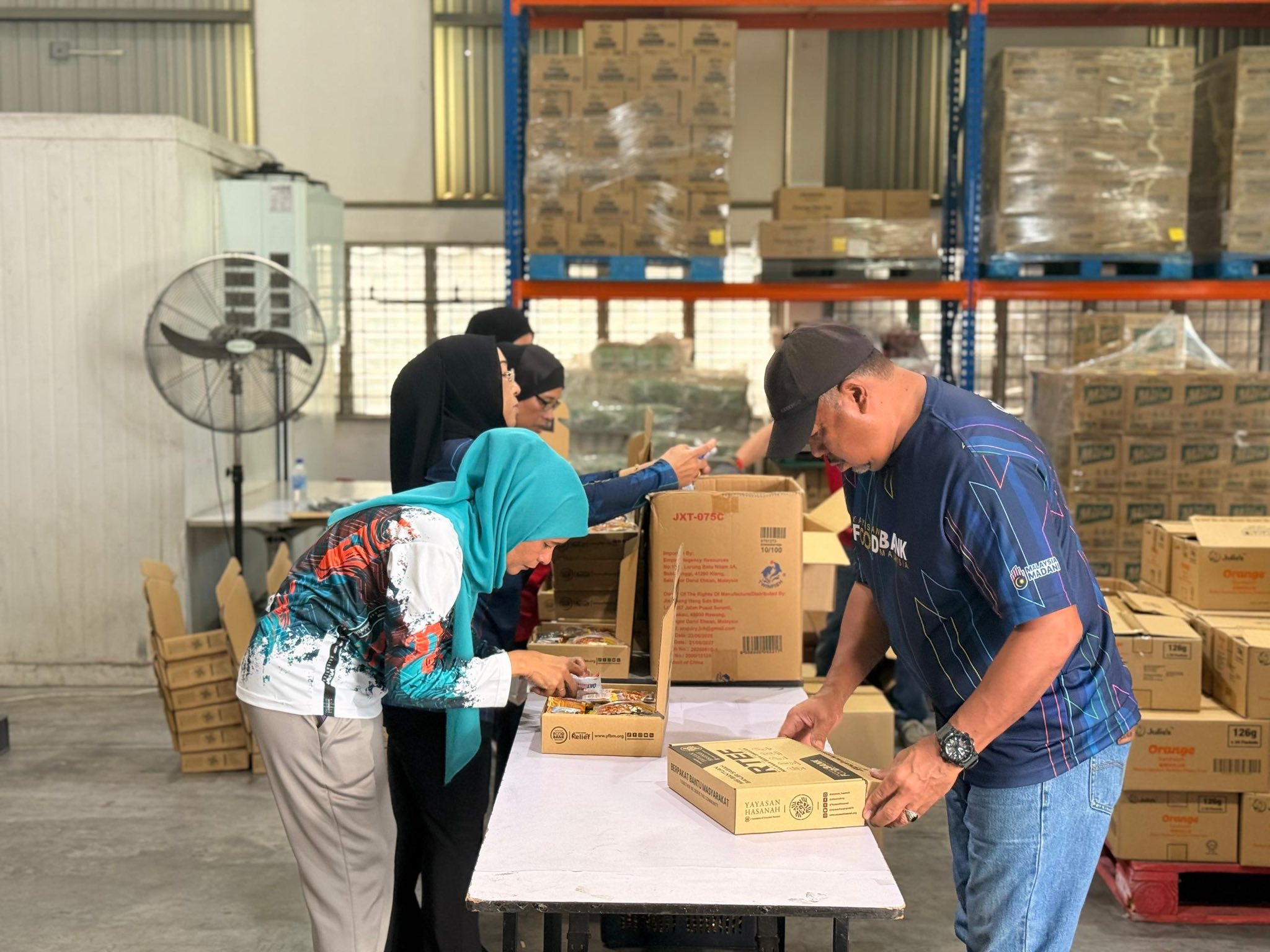 Read more about the article SESI PEMBUNGKUSAN 1600 KOTAK ‘READY-TO-EAT FOOD’ UNTUK MANGSA BANJIR DI SABAH