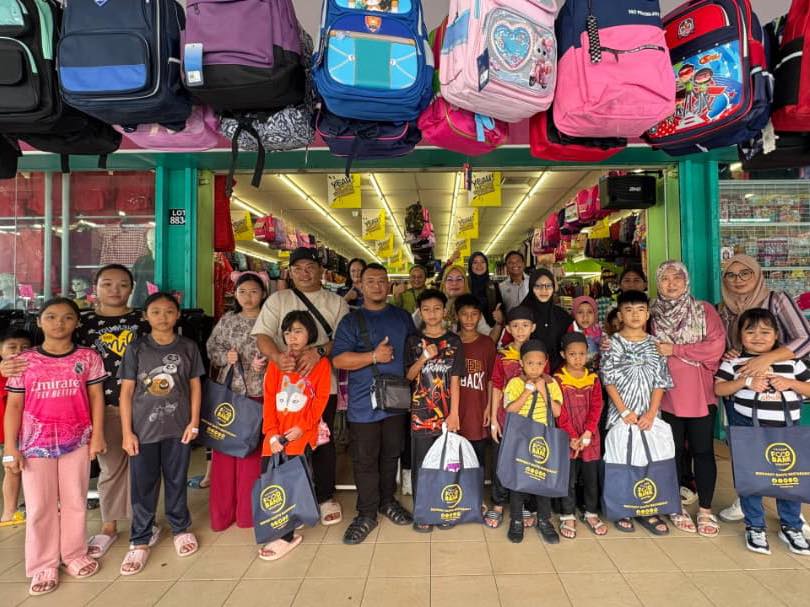 Read more about the article 50 Pelajar Terima Manfaat Bantuan Persekolahan 2026