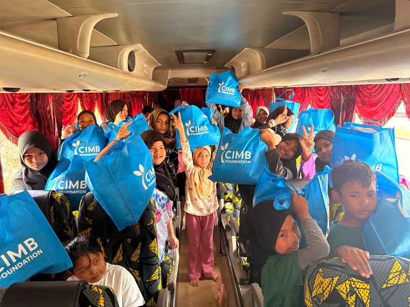 Read more about the article PROGRAM RAIKAN AIDILFITRI CIMB FOUNDATION : MEMBELI-BELAH RAYA BERSAMA ANAK-ANAK KUALA TAHAN, JERANTUT