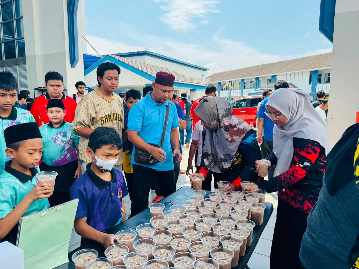 Read more about the article AIR BALANG PERCUMA YFBM KEPADA JEMAAH MASJID PGA SEMENYIH